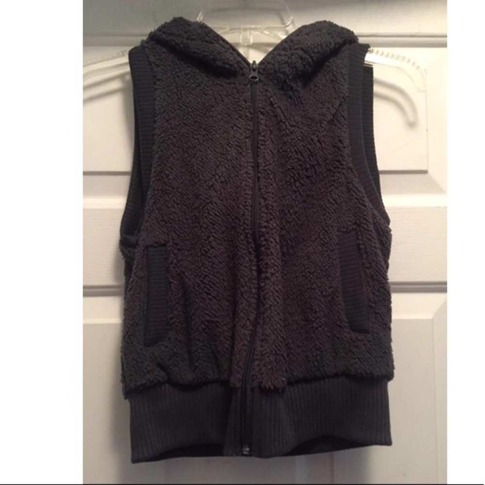 Size small Color Story small gray fuzzy vest jacket